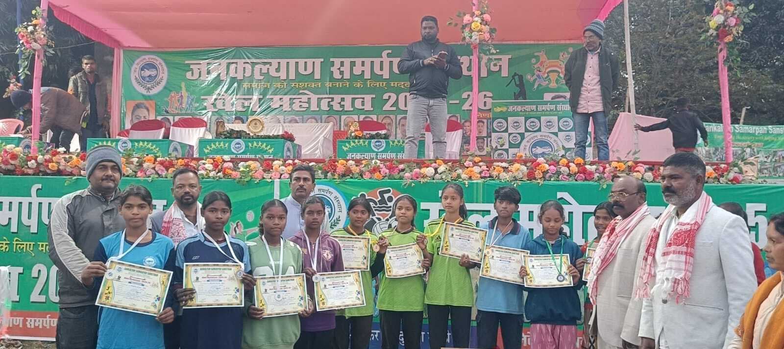 बालक सीनियर कबड्डी में केडीएस व जूनियर में संत कबीर पब्लिक स्कूल बना विजेता