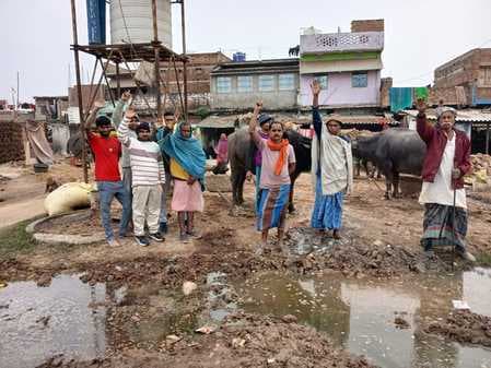 हनवारा यादव टोला में नाले की सफाई नहीं होने से जलजमाव, ग्रामीणों में आक्रोश
