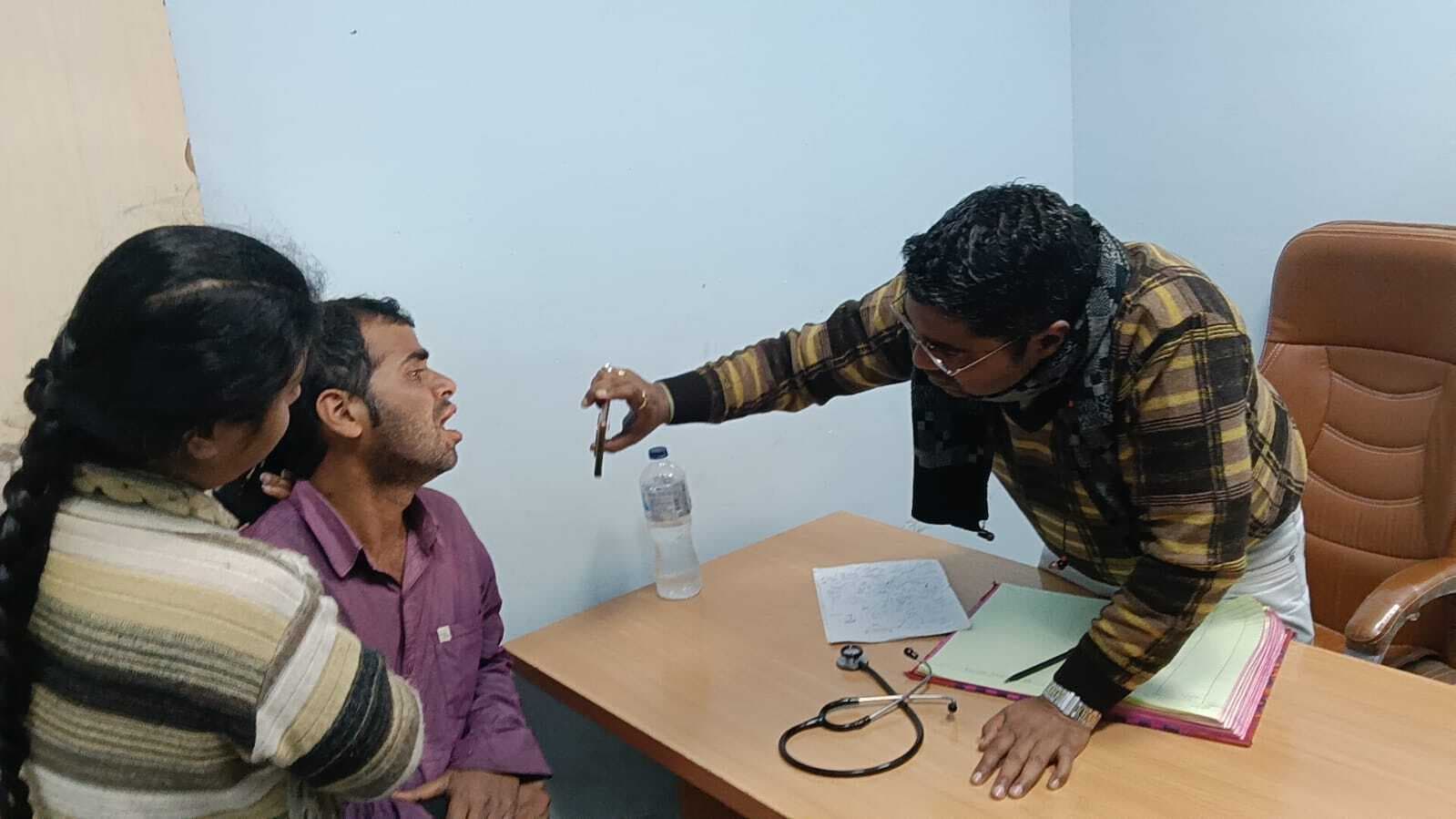 नल का पानी गिरने के विवाद में मारपीट, भाई और बहन घायल