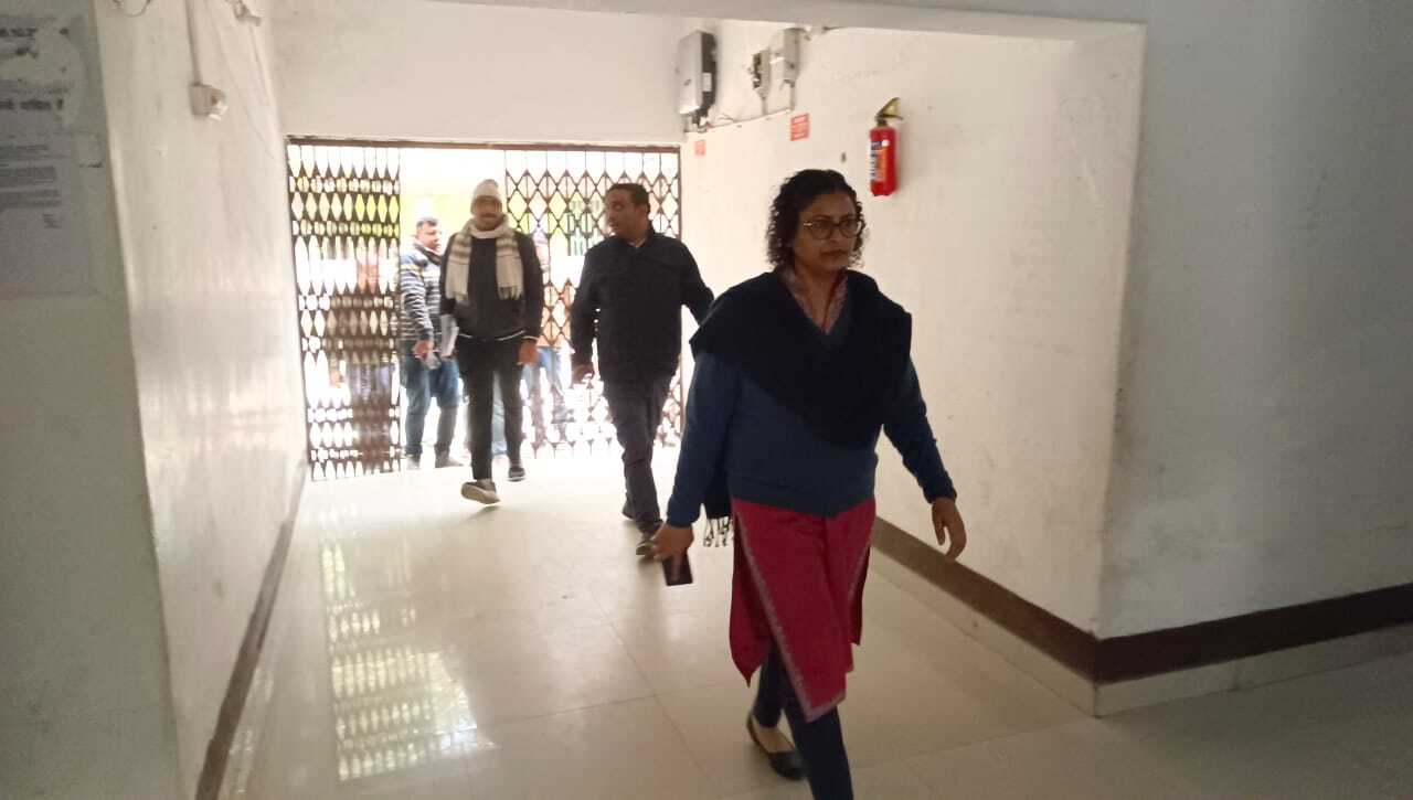 लंबित कार्यों को पूरा कर पंजियों का सही से करें संधारण : डीडीसी