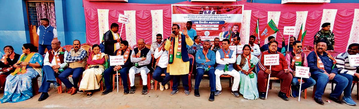 Chaibasa News : हार के डर से नगर निकाय चुनाव में देर कर रही सरकार : मधु कोड़ा