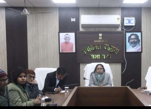 किसानों को परंपरागत फसलों के साथ-साथ वैकल्पिक और नकदी फसलों की ओर करें प्रोत्साहित : डीसी