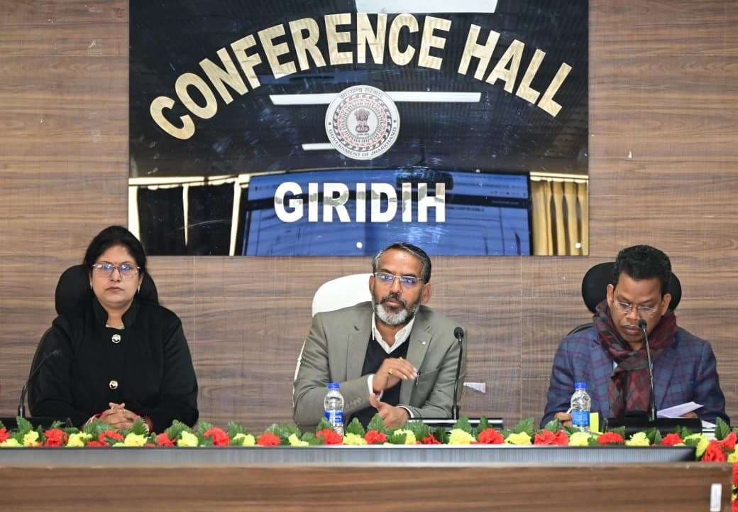 Giridih News :निर्वाचन कार्य में लापरवाही ना बरतें : डीसी