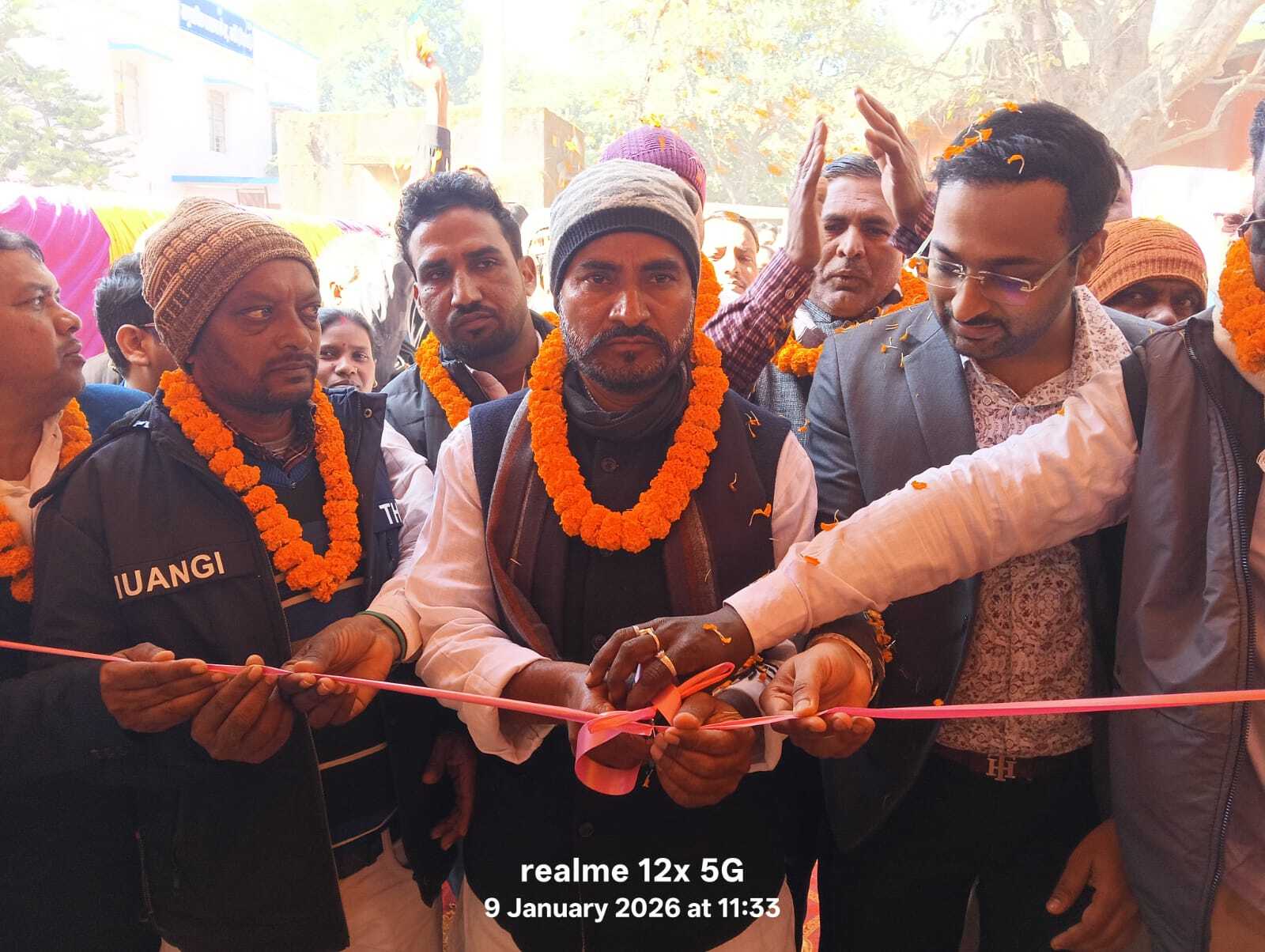 स्वास्थ्य मेले में रोगियों के शुगर व बीपी की हुई जांच