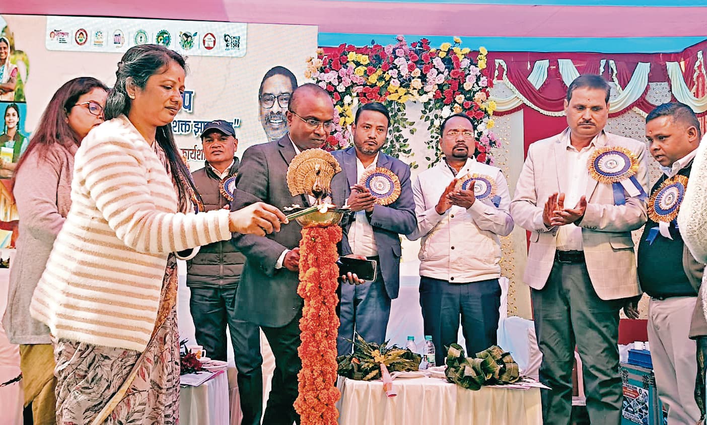 Chaibasa News : कुरीतियां महिलाओं की प्रगति में बाधक : लक्ष्मी सुरेन