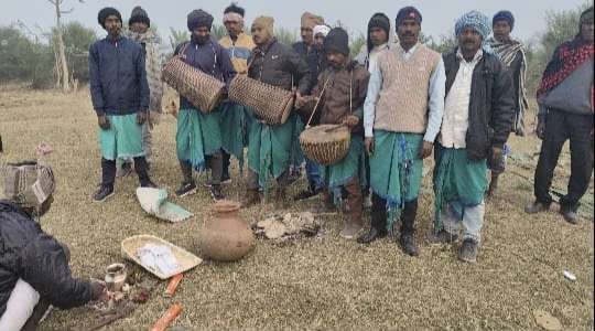 सोहराय : रानीडीह में धूमधाम से मना सोहराय, मुर्गा की दी गयी बलि
