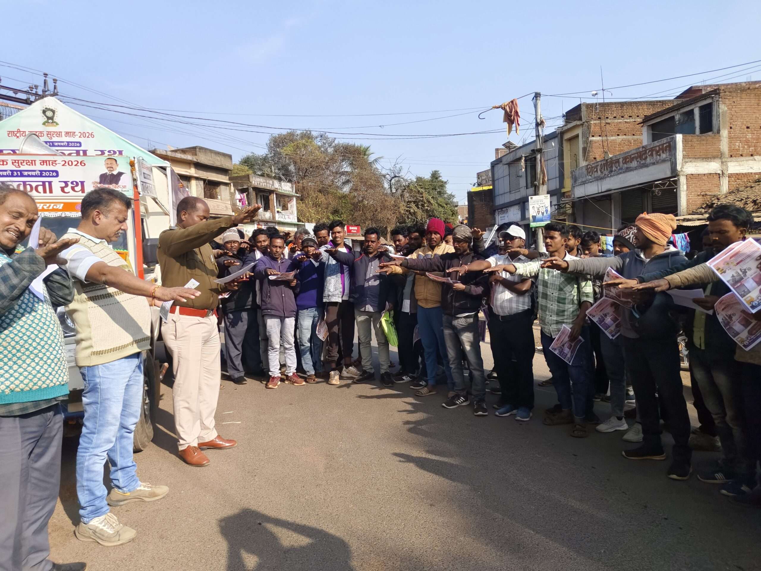 हरी झंडी दिखाकर जागरुकता रथ को किया रवाना