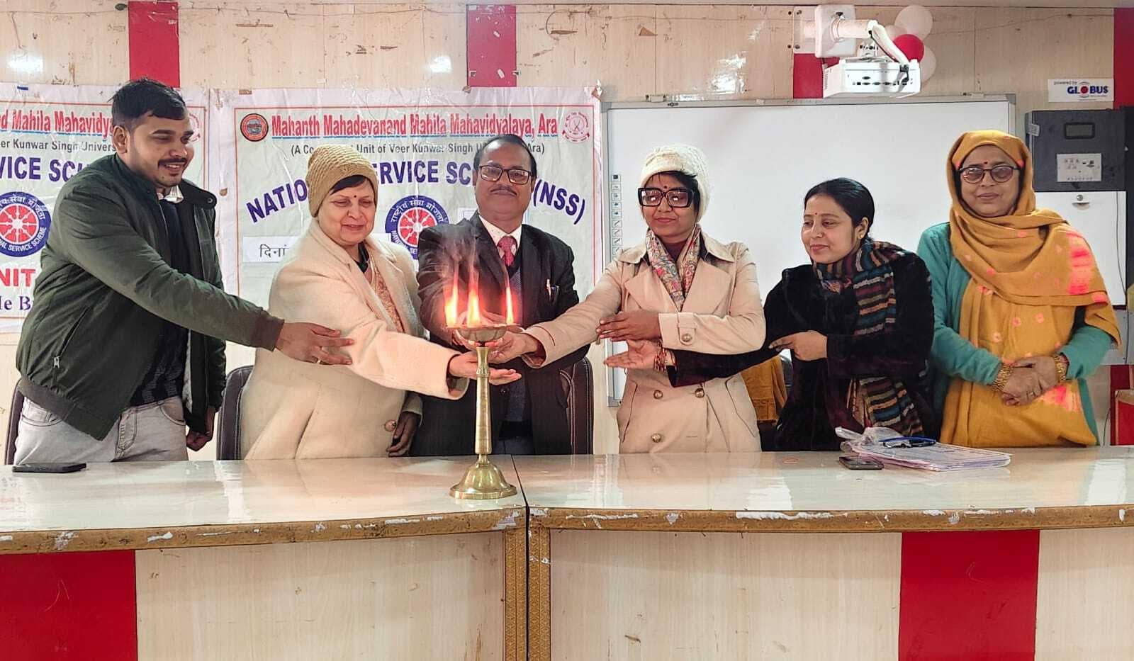 युवाओं को मोबाइल और इंटरनेट के दुरुपयोग से बचना चाहिए : प्राचार्य