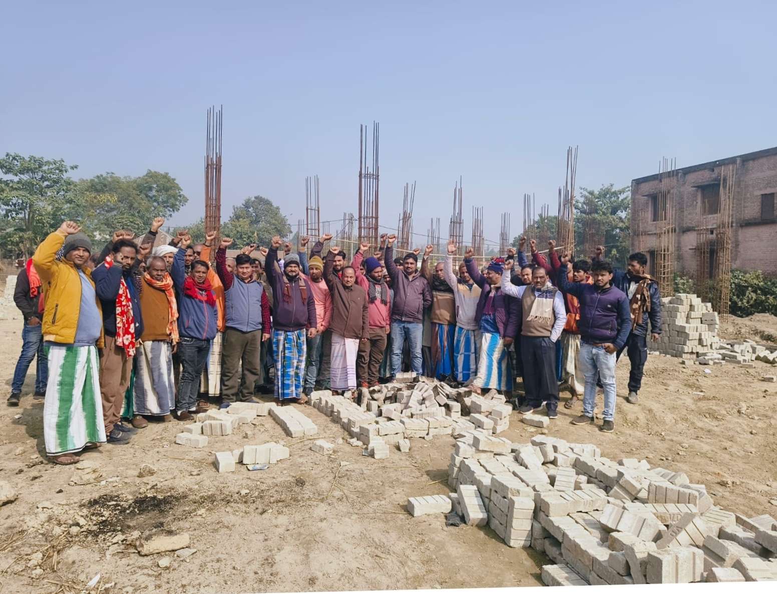 पंचायत सरकार भवन का निर्माण छह माह से ठप, आक्रोश