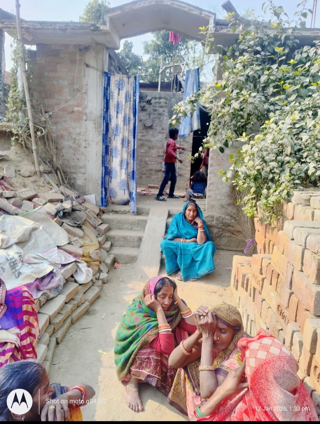 ट्रैक्टर पलटने से दबकर मोतिहारी के दो मजदूर की मौत, एक गंभीर