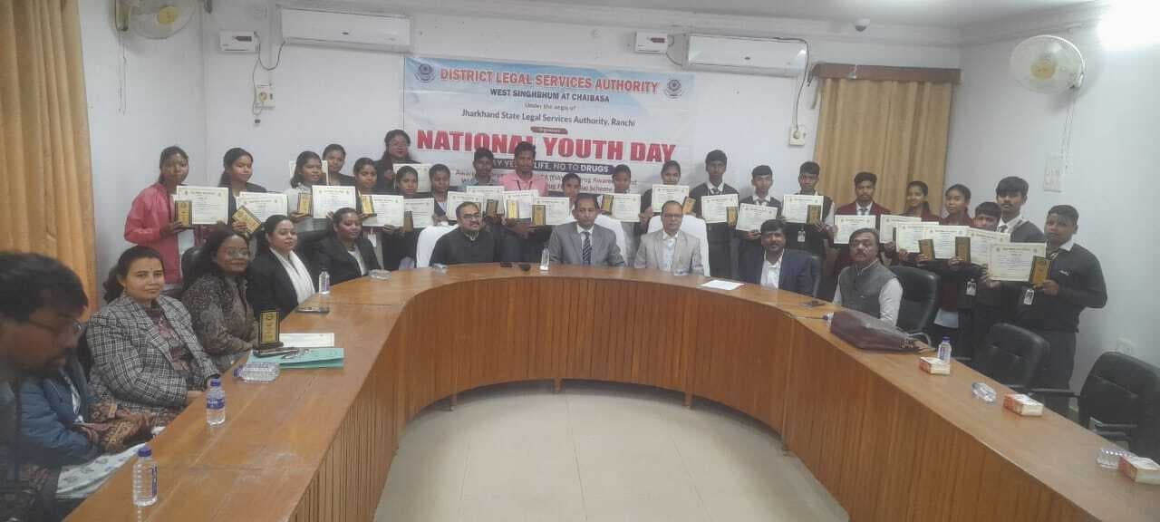 Chaibasa News : नशा से दूर रहकर करियर पर फोकस करें युवा : सूर्यभूषण