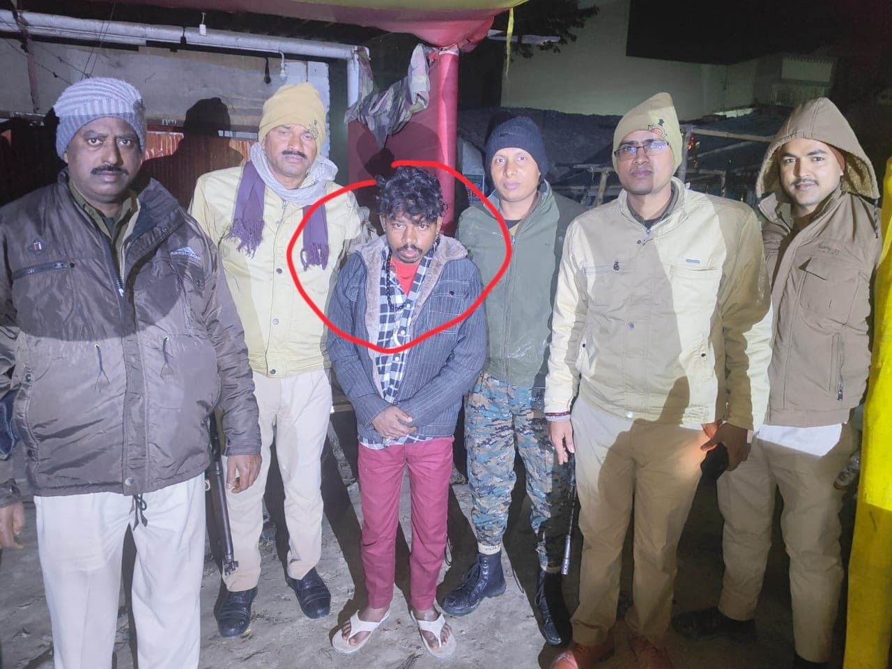 Motihari: ससुराल में छुपा पांच हजार का इनामी शराब तस्कर गिरफ्तार