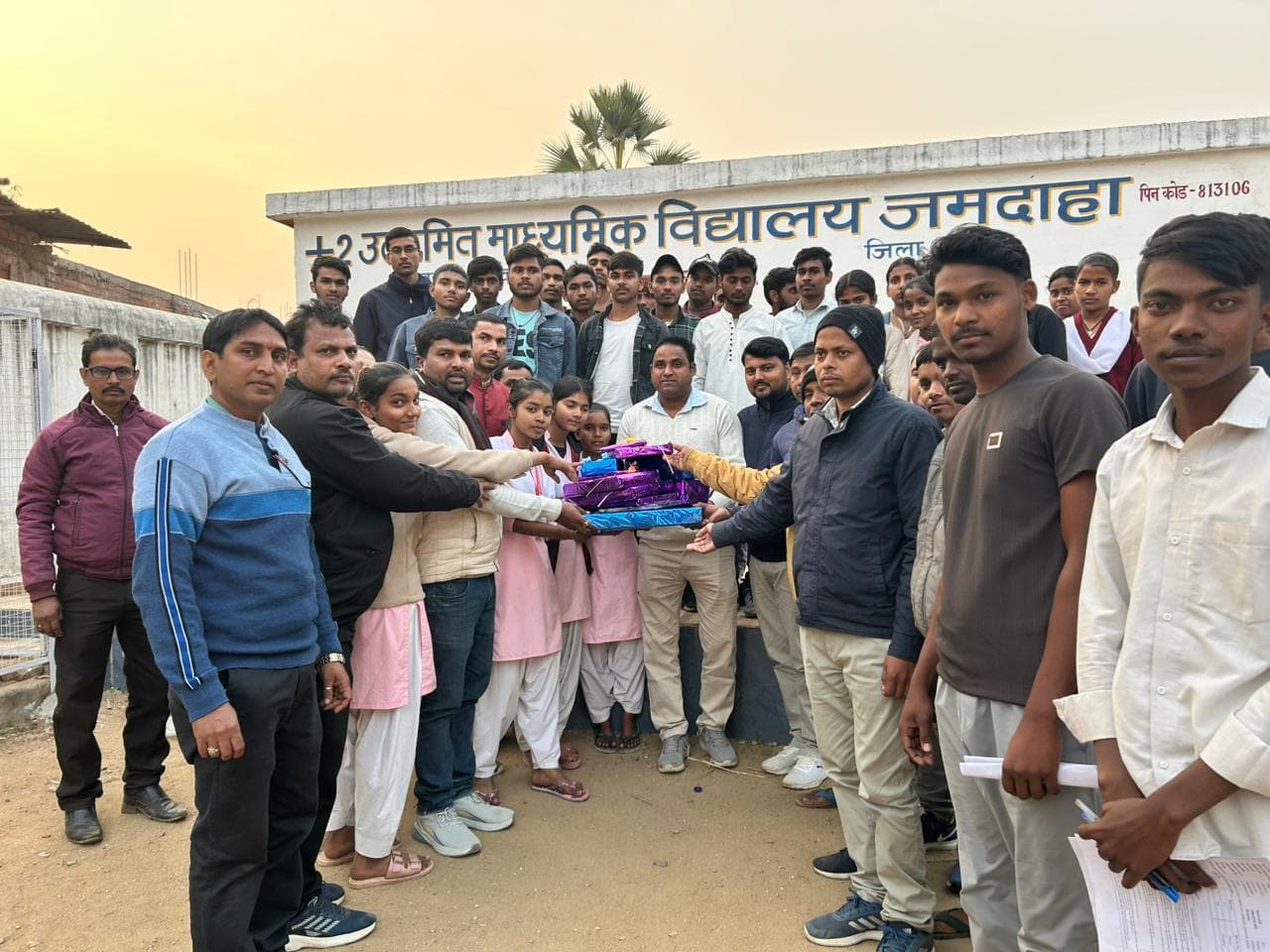 स्थानांतरण पर सहायक शिक्षक को दी विदाई