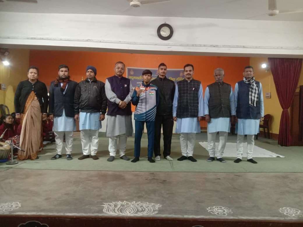 Chaibasa News : निरंतर अभ्यास, साहस व आत्मविश्वास से मिलती है सफलता : प्रधानाचार्य