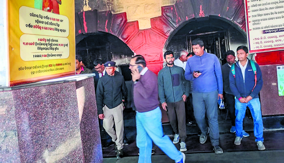 Jharsuguda News: तीन दिनों के अंदर बनेगा नया एक्सचेंज ऑफिस, व्यवस्थाएं दुरुस्त होंगी : डीआरएम