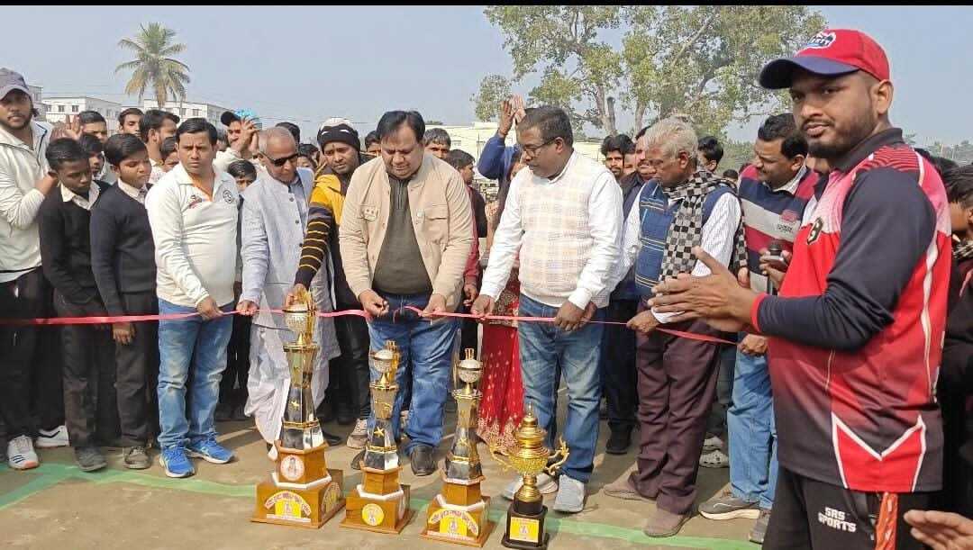 क्रिकेट में सिंहेश्वर को पटखनी दे मनहरा सुखासन बना चैंपियन