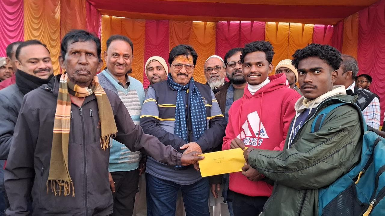 Deoghar news : चौड़े एफसी ने लिटिल ब्वॉय दुमका को चार गोल से हराकर जीता खिताब