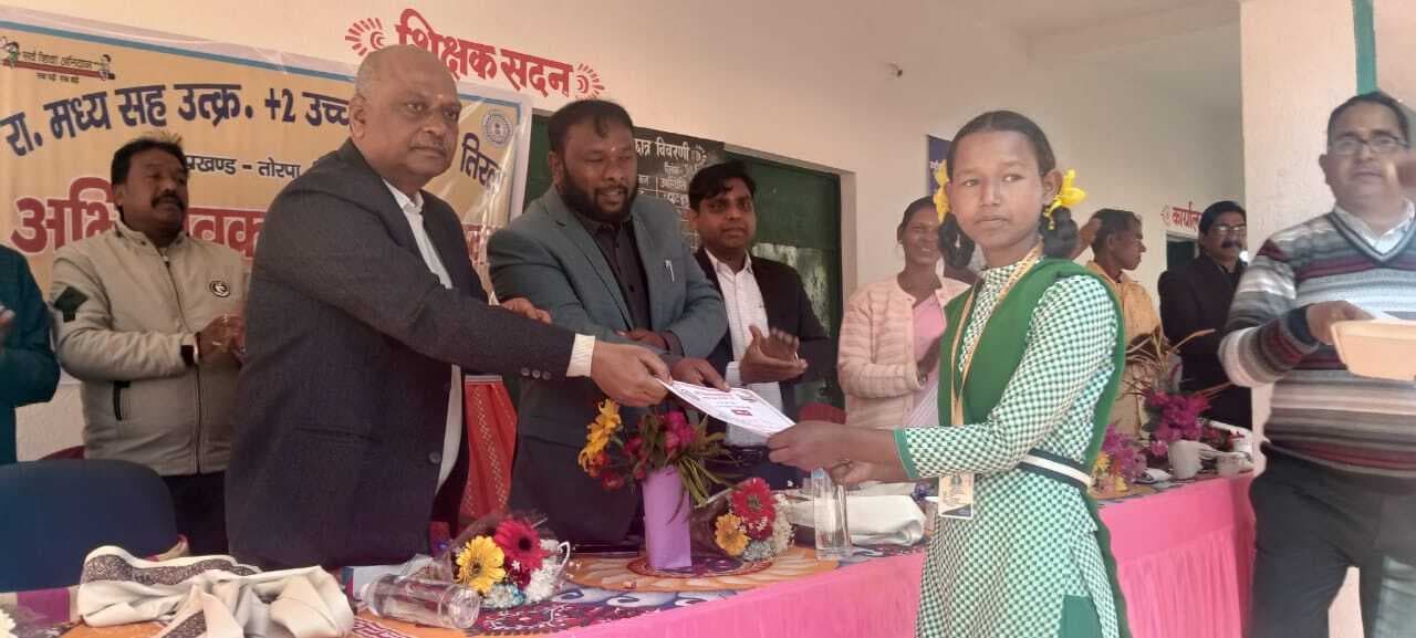 तिरला स्कूल में शिक्षक-अभिभावक गोष्ठी