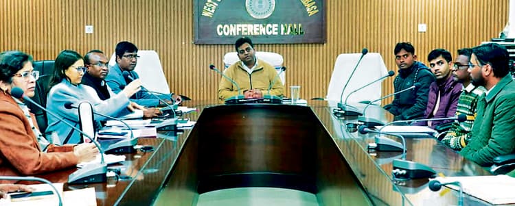 Chaibasa News : एक साल से राशन उठाव नहीं करने वालों के नाम हटायें : डीसी