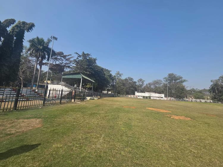 Chaibasa News : फुटबॉल की 14 दिग्गज टीमें चक्रधरपुर में दिखायेंगी दम