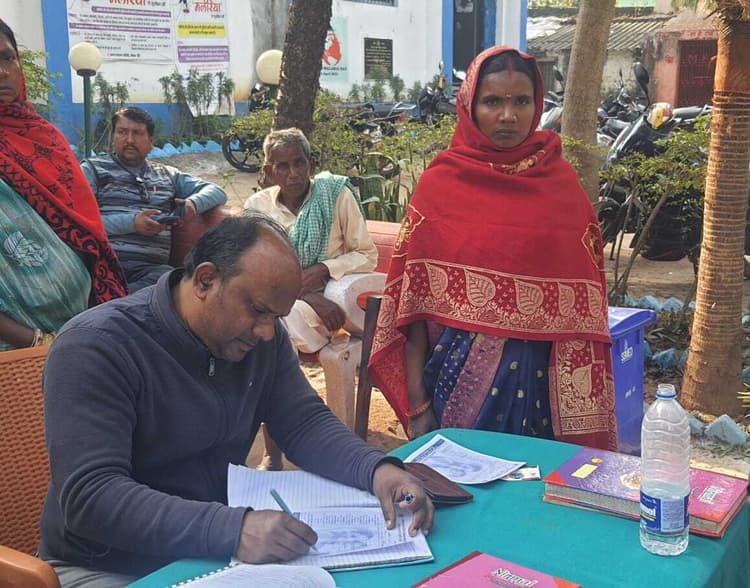 पारिवारिक विवाद में चचेरे ससुर ने महिला के साथ की मारपीट