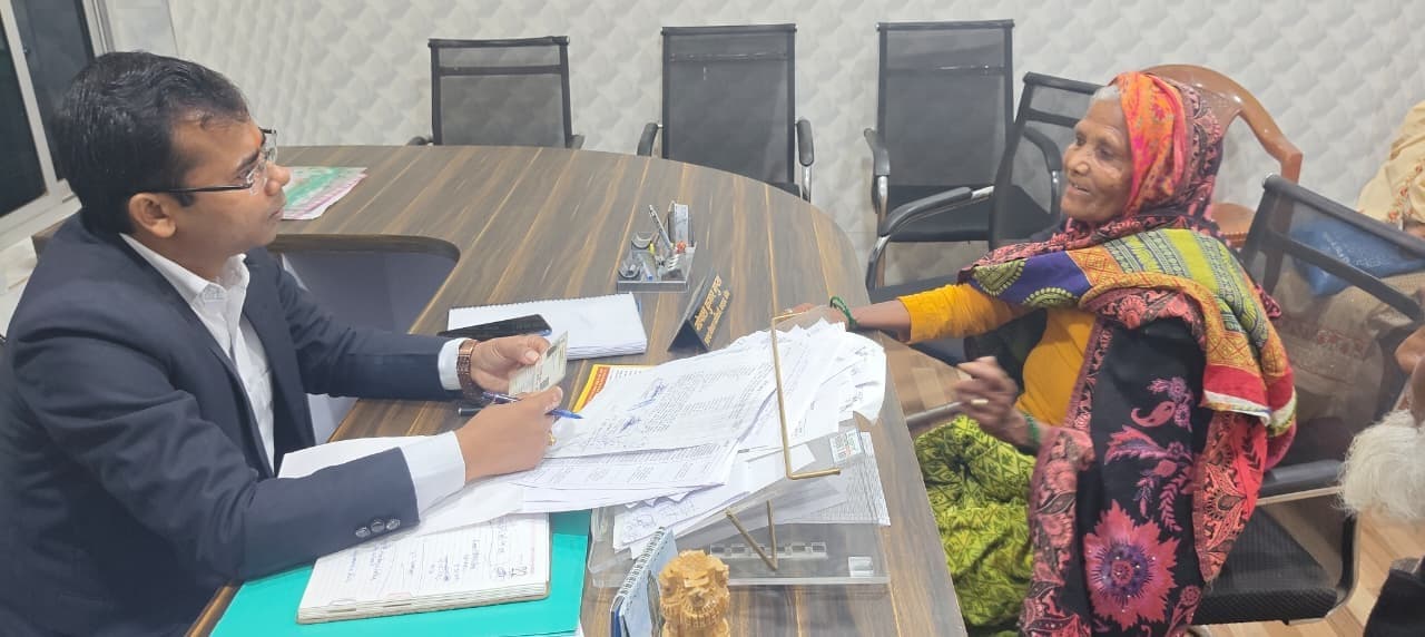 बाराहाट: अधिकारियों ने सुनी वरिष्ठ नागरिकों की समस्याएं, त्वरित समाधान का निर्देश