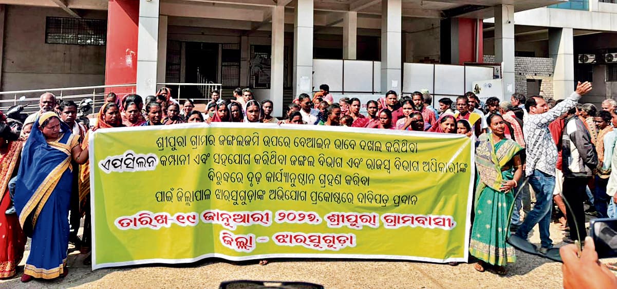 Jharsuguda News:  वन भूमि परअतिक्रमण के खिलाफ ग्रामीणों ने किया प्रदर्शन