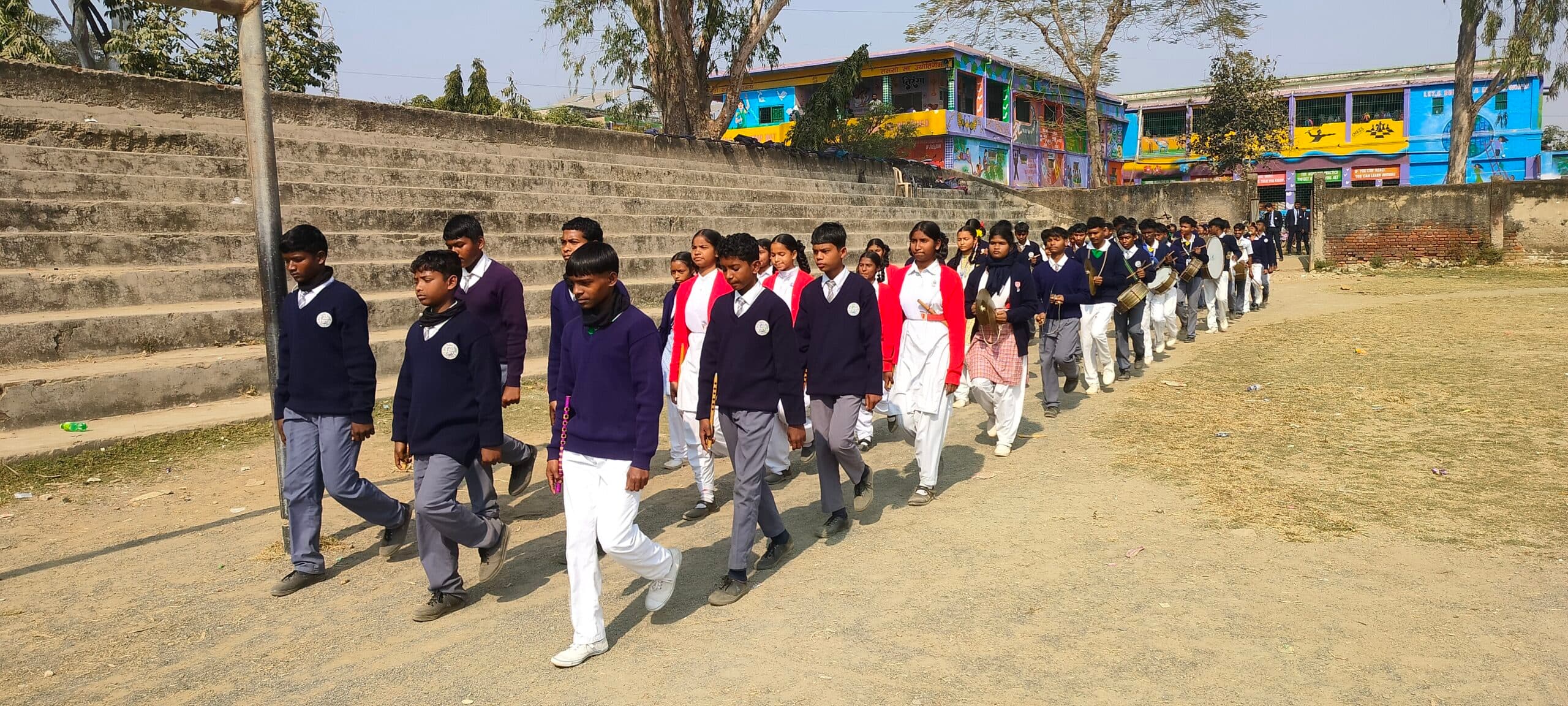 Chaibasa News : गणतंत्र दिवस की तैयारी, पोड़ाहाट स्टेडियम में गूंजे कदमताल