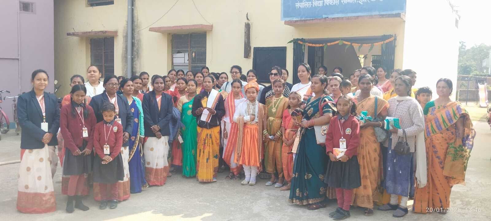 Chaibasa News : संयुक्त परिवार से पड़ती है संस्कारों की नींव : पूजा