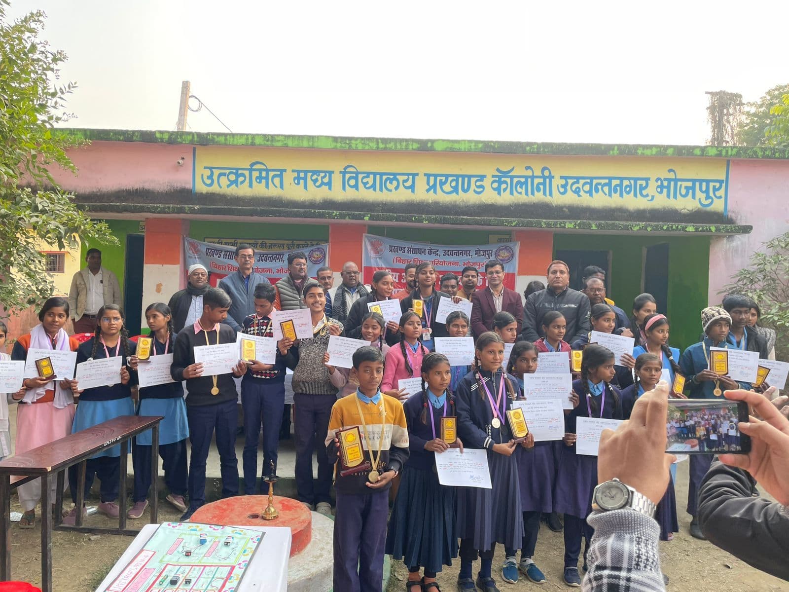 राष्ट्रीय आविष्कार अभियान के तहत अव्वल आने वाले बच्चे हुए पुरस्कृत