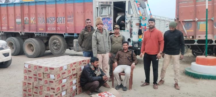 मद्य निषेध विभाग ने ट्रक पर लदी भारी मात्रा में शराब जब्त की
