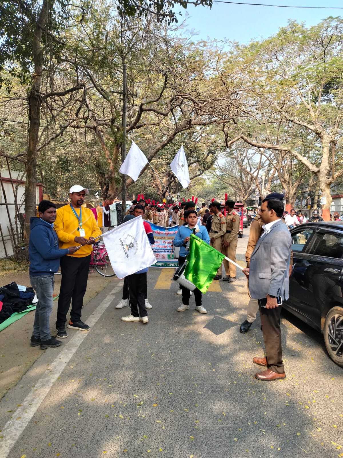 स्कूली बच्चों ने सड़क सुरक्षा के प्रति किया जागरूक