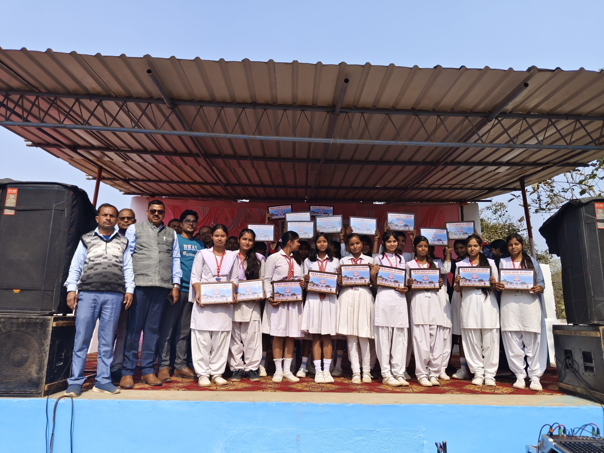 विकास विद्यालय के 106 मैट्रिक परीक्षार्थियों को दी गयी विदाई