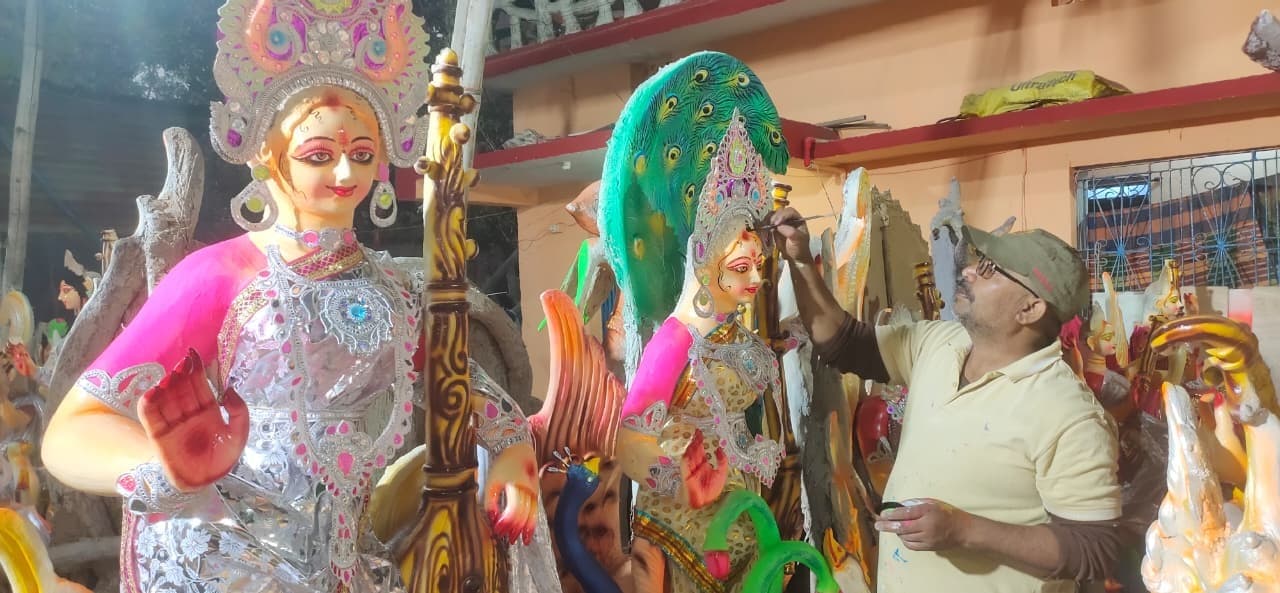 सरस्वती पूजा कल, तैयारी अंतिम चरण में