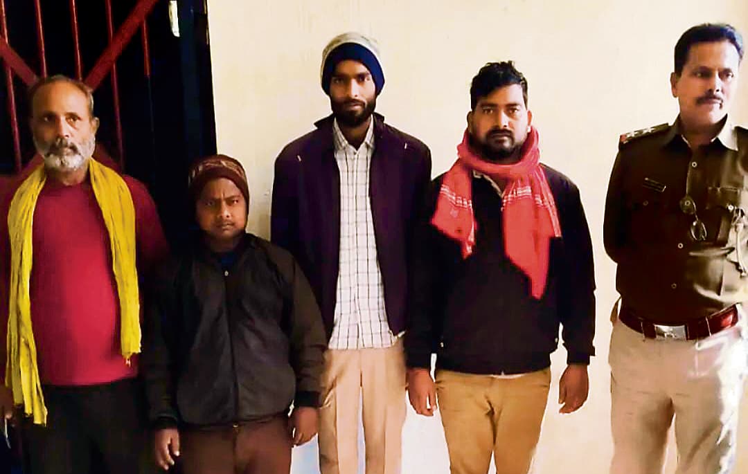 Gaya News : ओवरलोडेड कोयला लदे चार ट्रक जब्त, चार गिरफ्तार