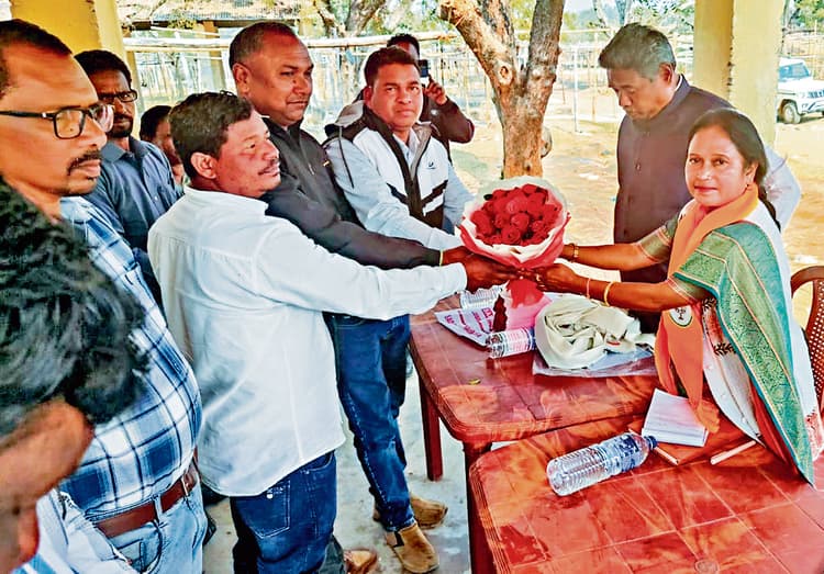 Chaibasa News : जनहित के कार्यों को प्रमुखता दें गलत के खिलाफ आवाज उठायें