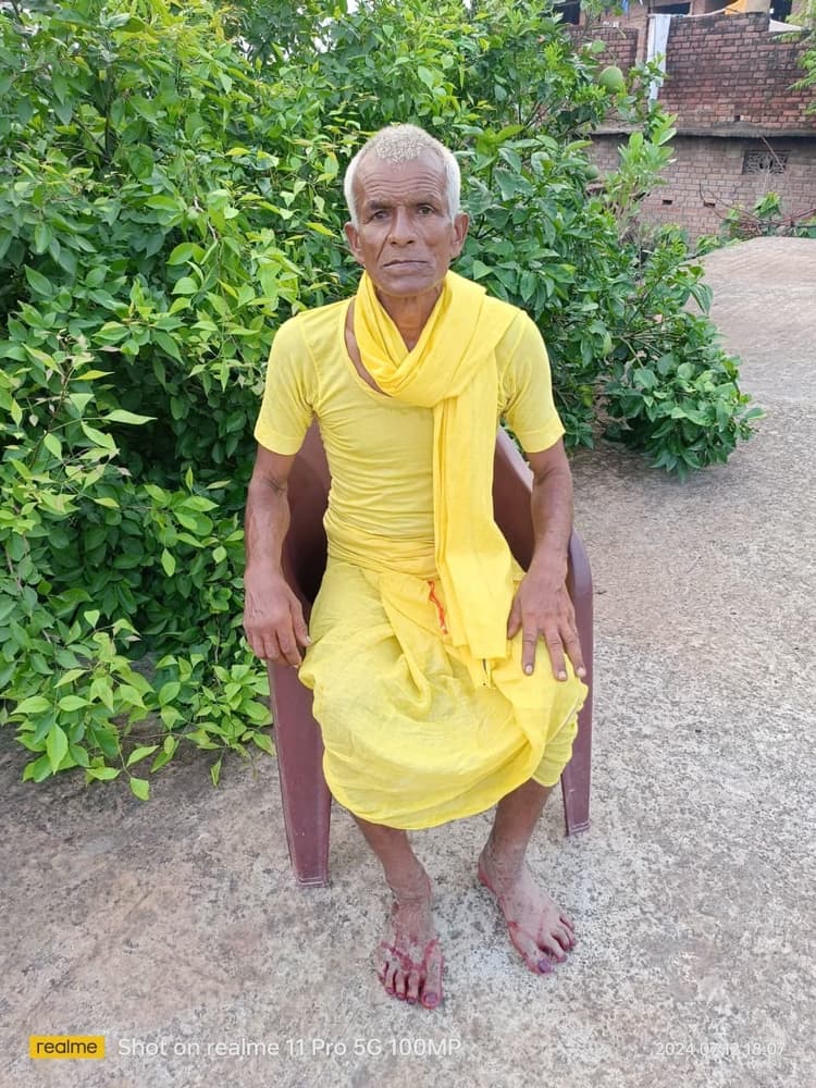 hajipur news. श्राद्ध कार्यक्रम से लौट रहे बुजुर्ग की ऑटो पलटने से मौत