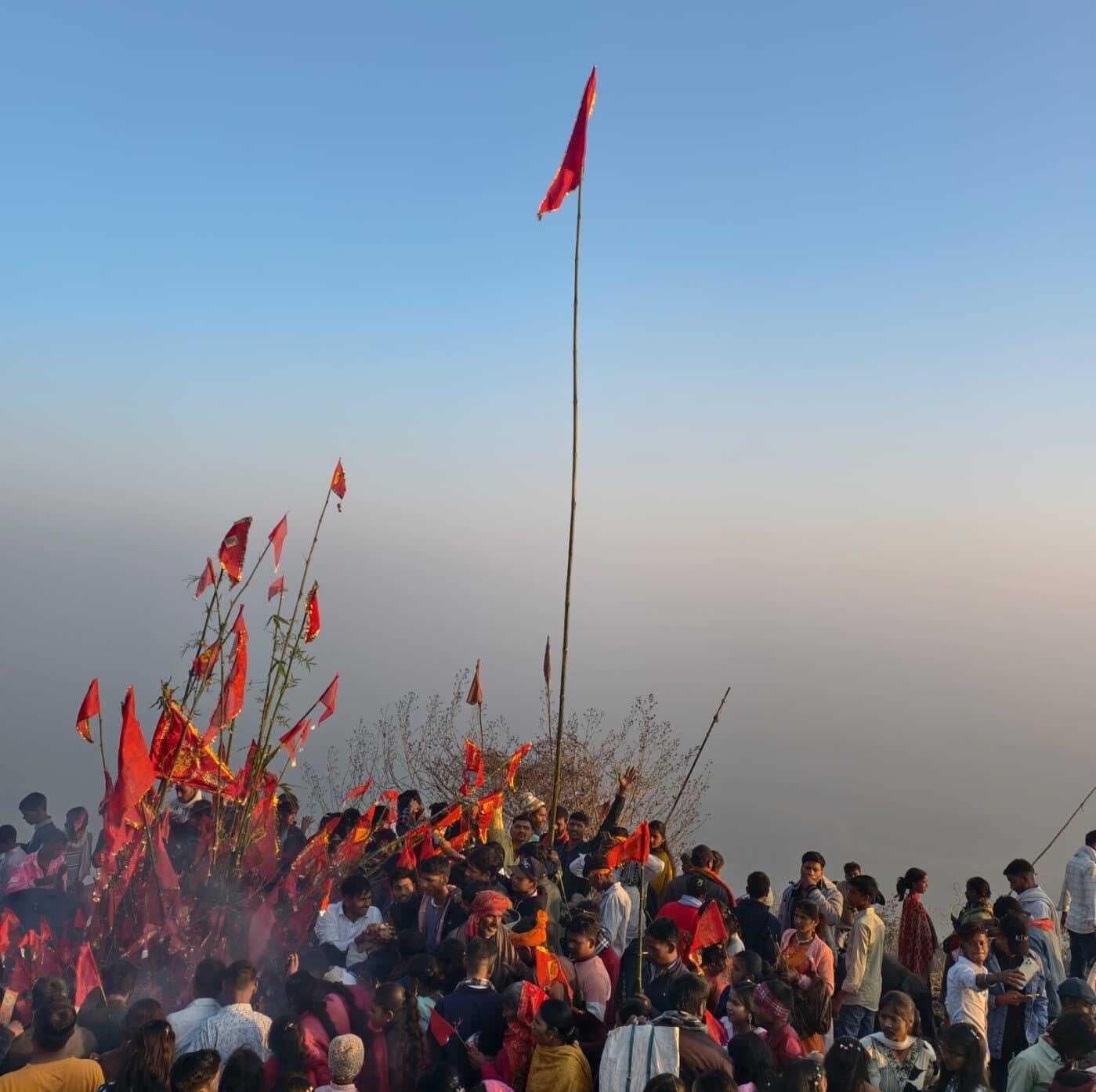 श्रृंगी ऋषि पर्वत पर पूजा कर श्रद्धालुओं ने की संतान प्राप्ति की कामना