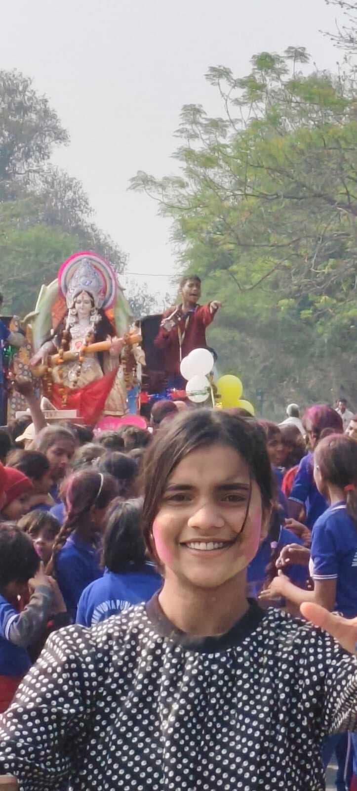 जय सरस्वती विद्या दाति के जयकारों से गूंजा अलीगंज, भक्तिमय माहौल में मनी वसंत पंचमी