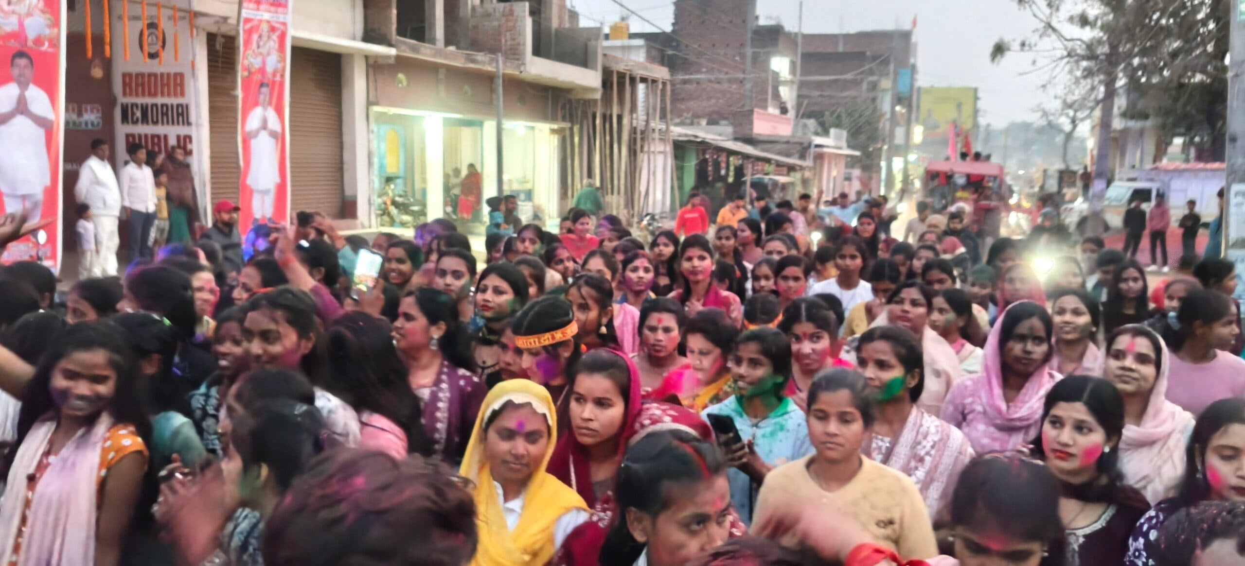 विभिन्न पंडाल में स्थापित माता की प्रतिमा का किया विसर्जन