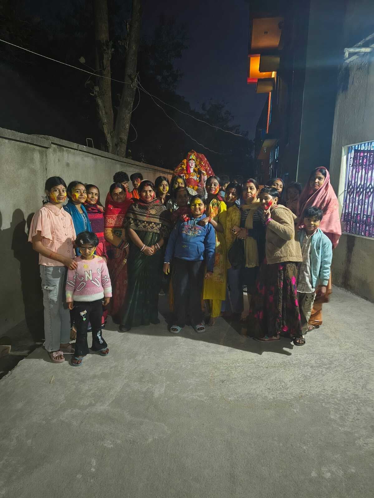 गाजे-बाजे के साथ प्रतिमा का किया विसर्जन