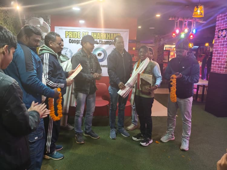 जामताड़ा : पदक विजेता खिलाड़ियों काे किया गया सम्मानित