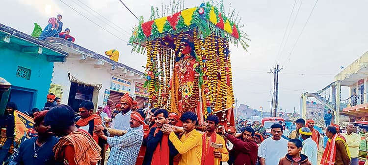 jehanabad News : गड़हनी में बसंत पंचमी पर महावीरी जुलूस शांतिपूर्ण रूप से हुआ संपन्न