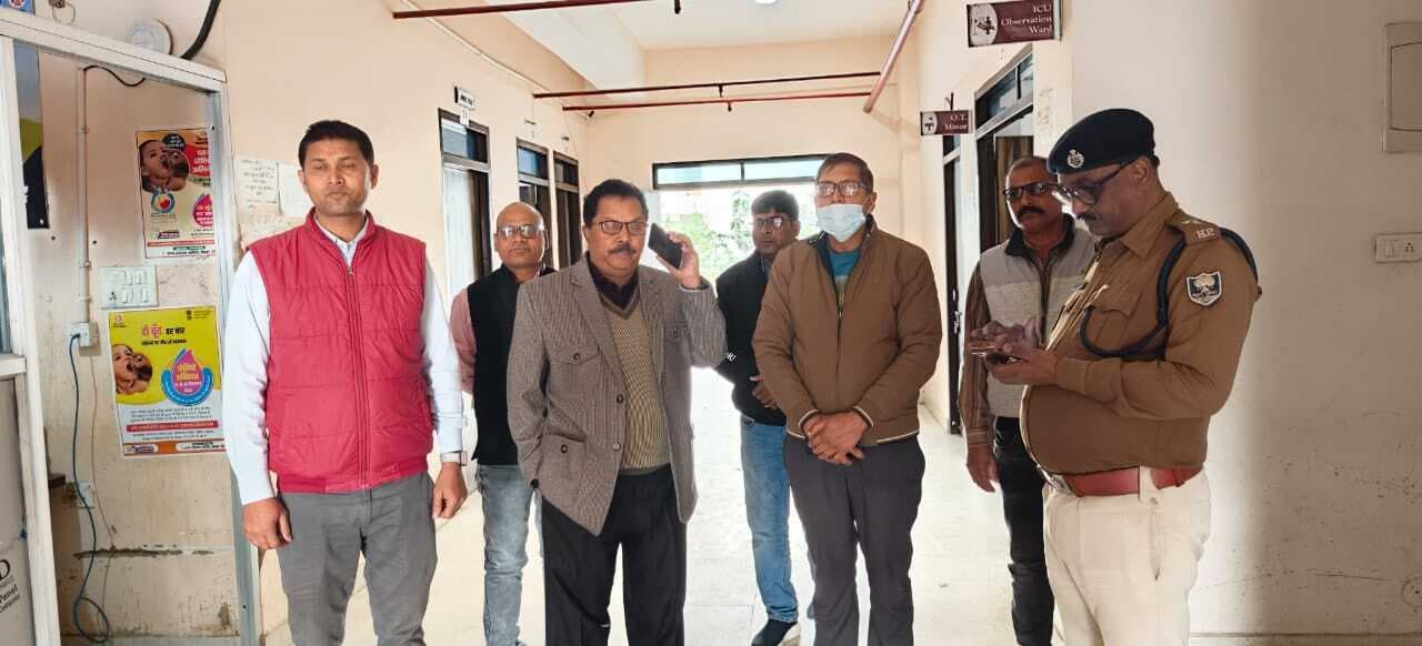 Madhubani News : एसीएमओ ने बेनीपट्टी अनुमंडलीय अस्पताल का किया निरीक्षण, दिये निर्देश