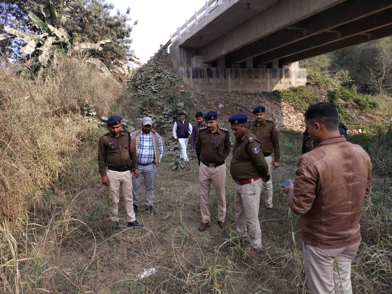 Darbhanga News: आंगन में सीढ़ी लगाने के मामूली विवाद में भाभी को कुल्हाड़ी से काट मार डाला