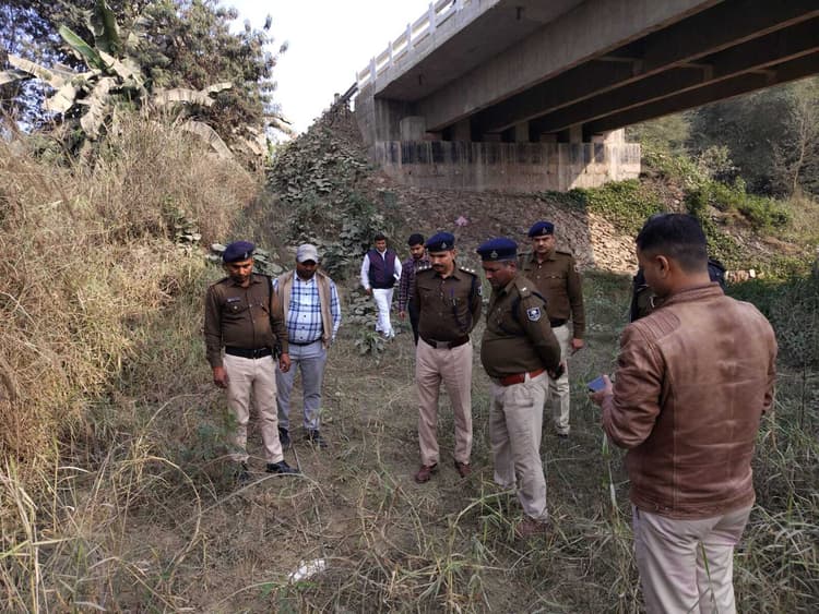 Darbhanga News: आंगन में सीढ़ी लगाने के मामूली विवाद में भाभी को कुल्हाड़ी से काट मार डाला