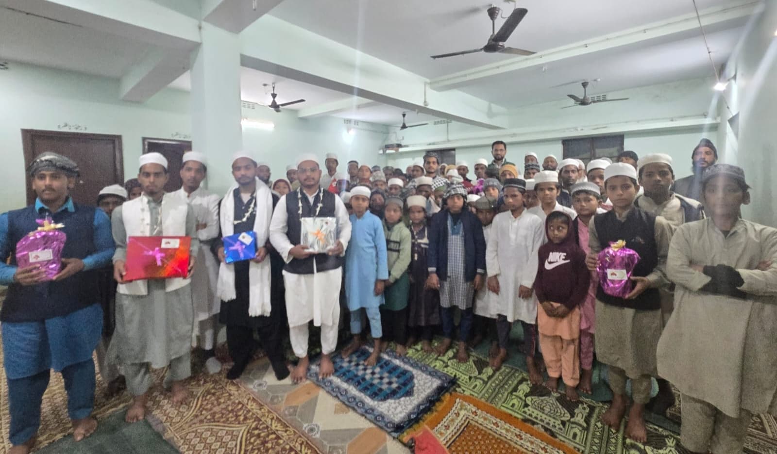 Giridih news :मदरसा इमदादिया के 12 बच्चे बने हाफिज ए कुरान