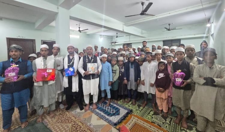 Giridih news :मदरसा इमदादिया के 12 बच्चे बने हाफिज ए कुरान