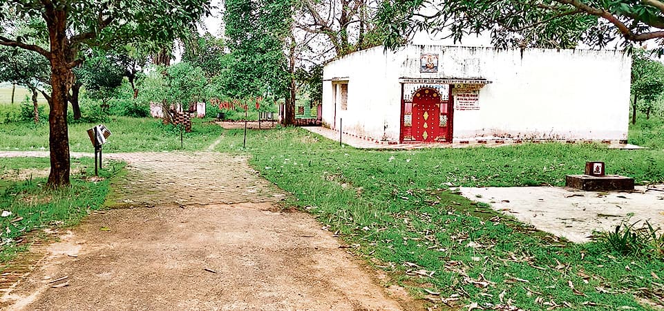 Bokaro News : मंगलचंडी मंदिर में मूलभूत सुविधाओं का टोटा