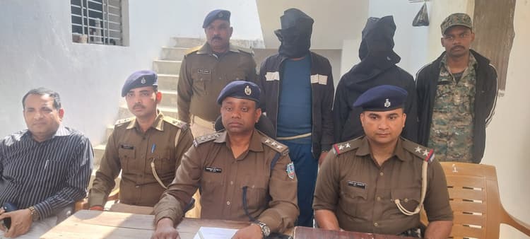 Giridih news :लूट की पिकअप वैन, दो बाइक के साथ दो अपराधी गिरफ्तार
